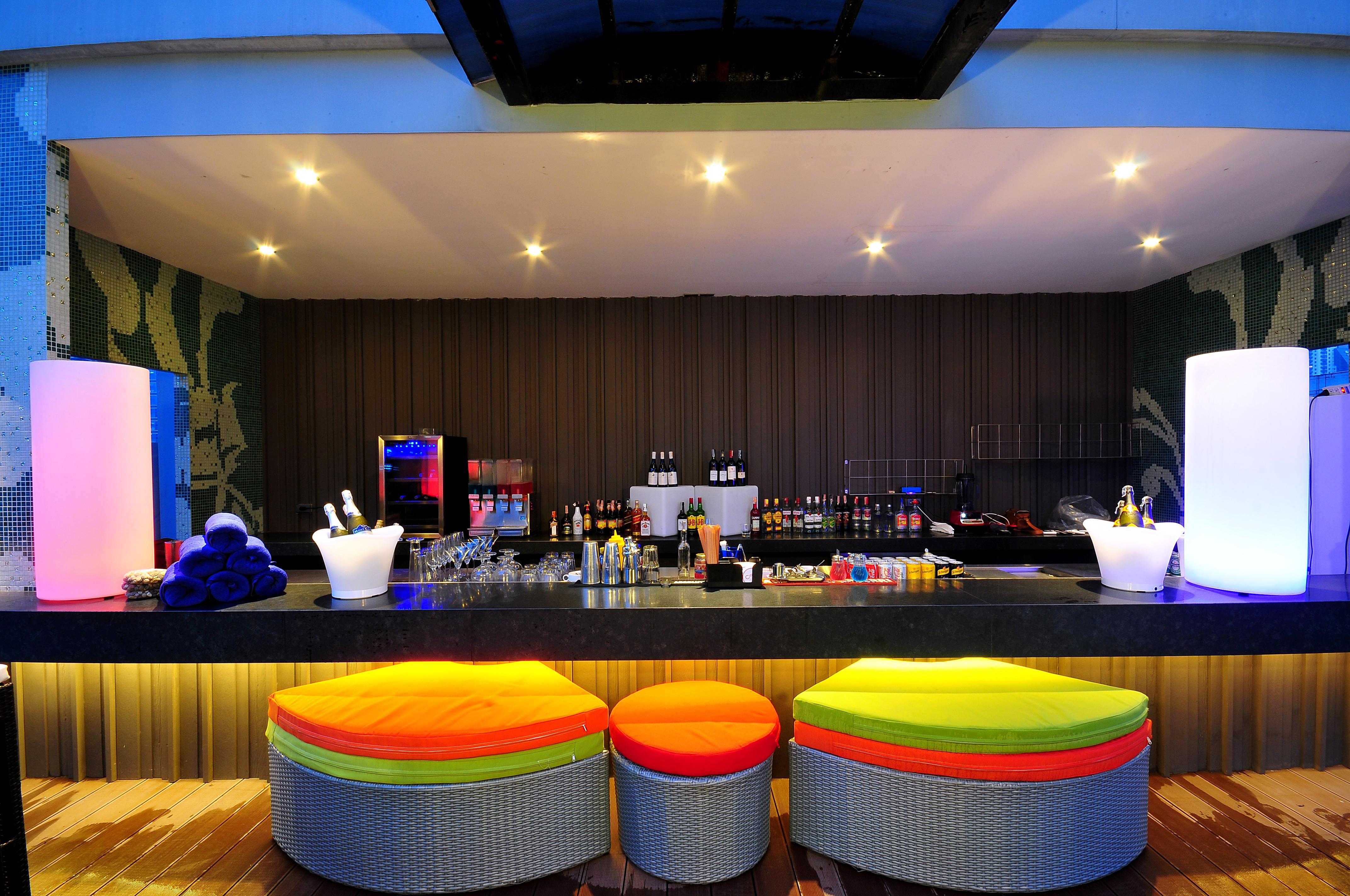 Отель Citrus Sukhumvit 13 Nana Bangkok By Compass Hospitality - Newly Renovated Экстерьер фото