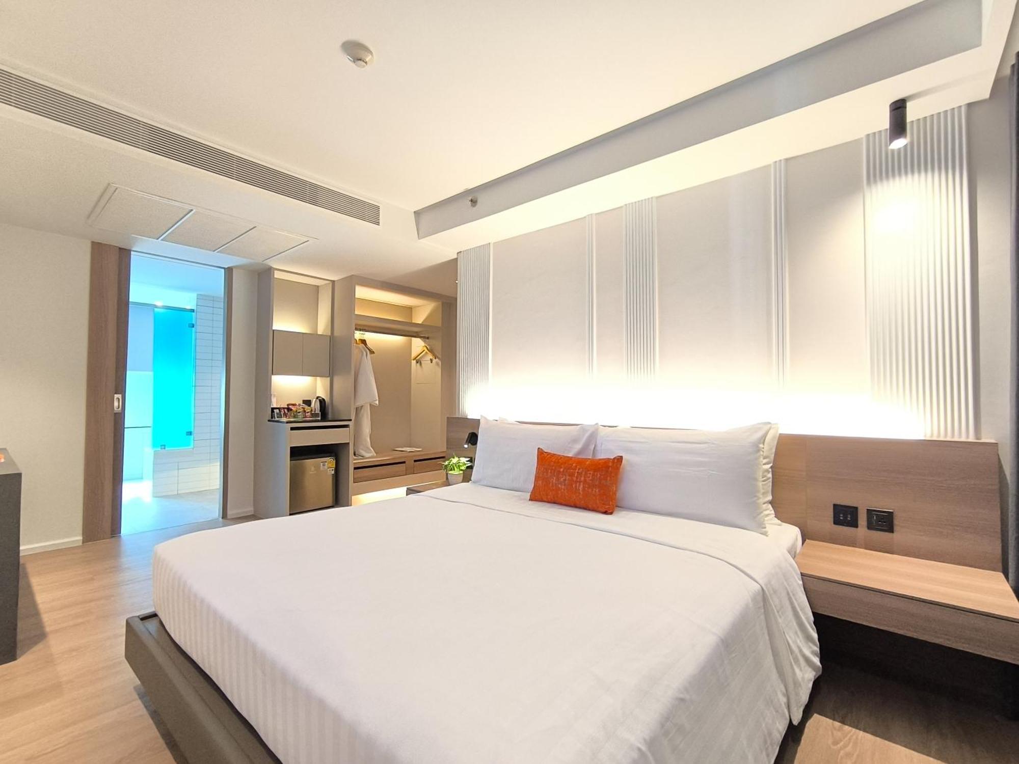 Отель Citrus Sukhumvit 13 Nana Bangkok By Compass Hospitality - Newly Renovated Экстерьер фото