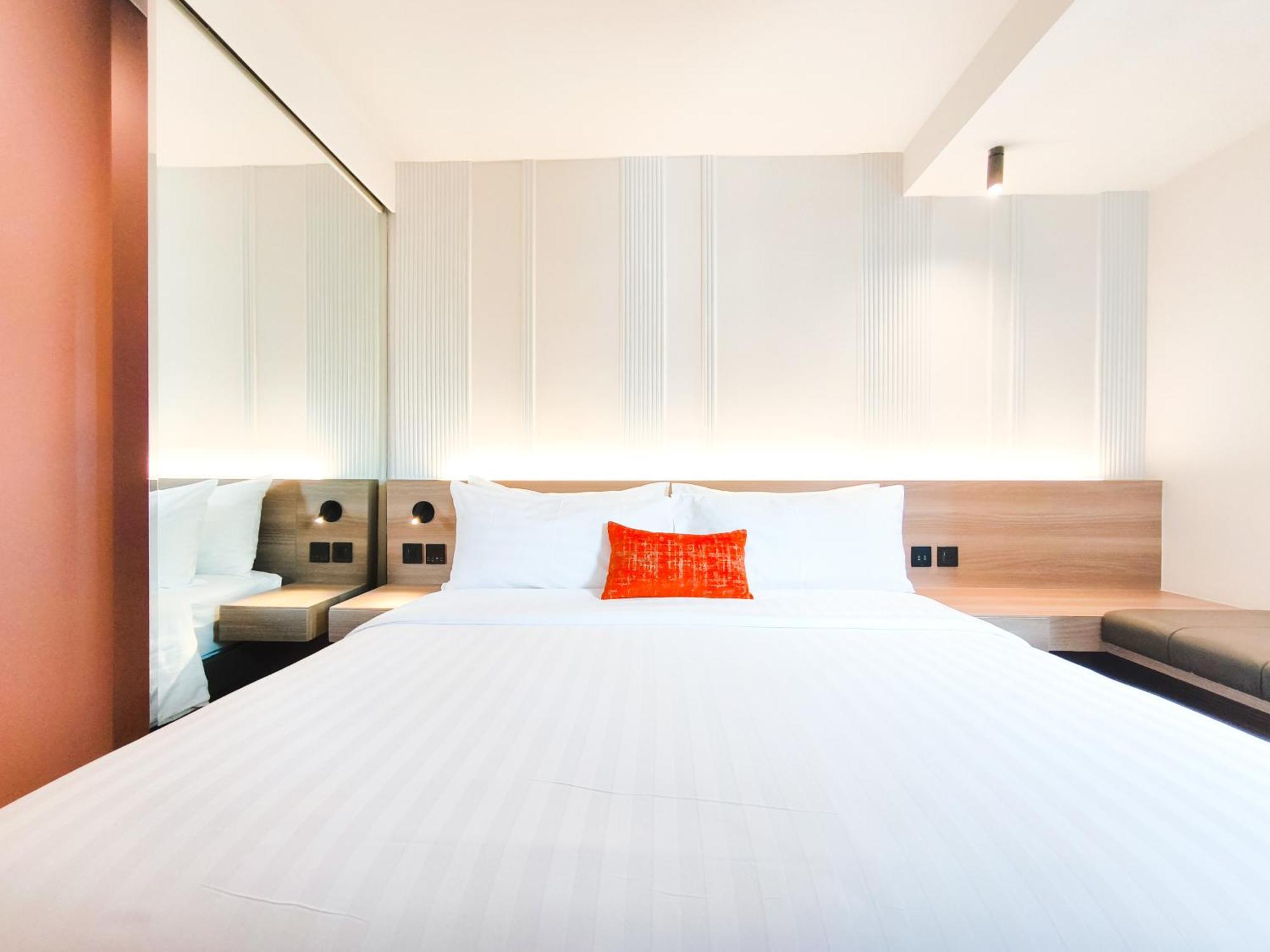 Отель Citrus Sukhumvit 13 Nana Bangkok By Compass Hospitality - Newly Renovated Экстерьер фото
